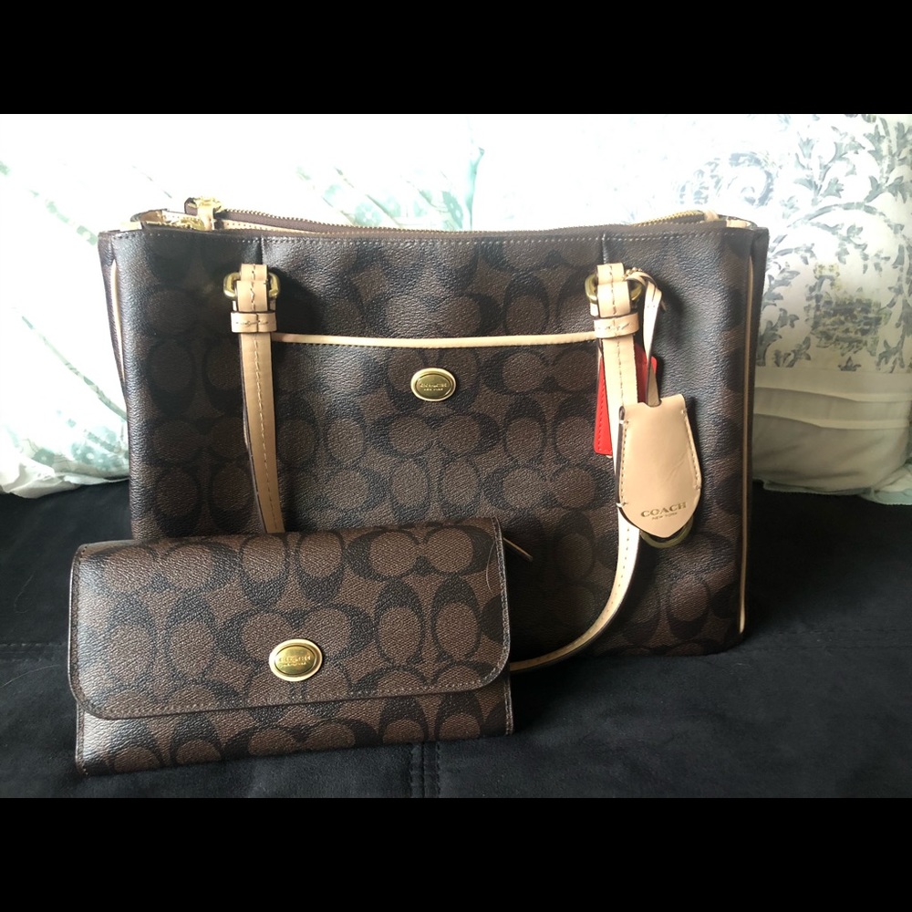 Authentic coach purse with matching wallet